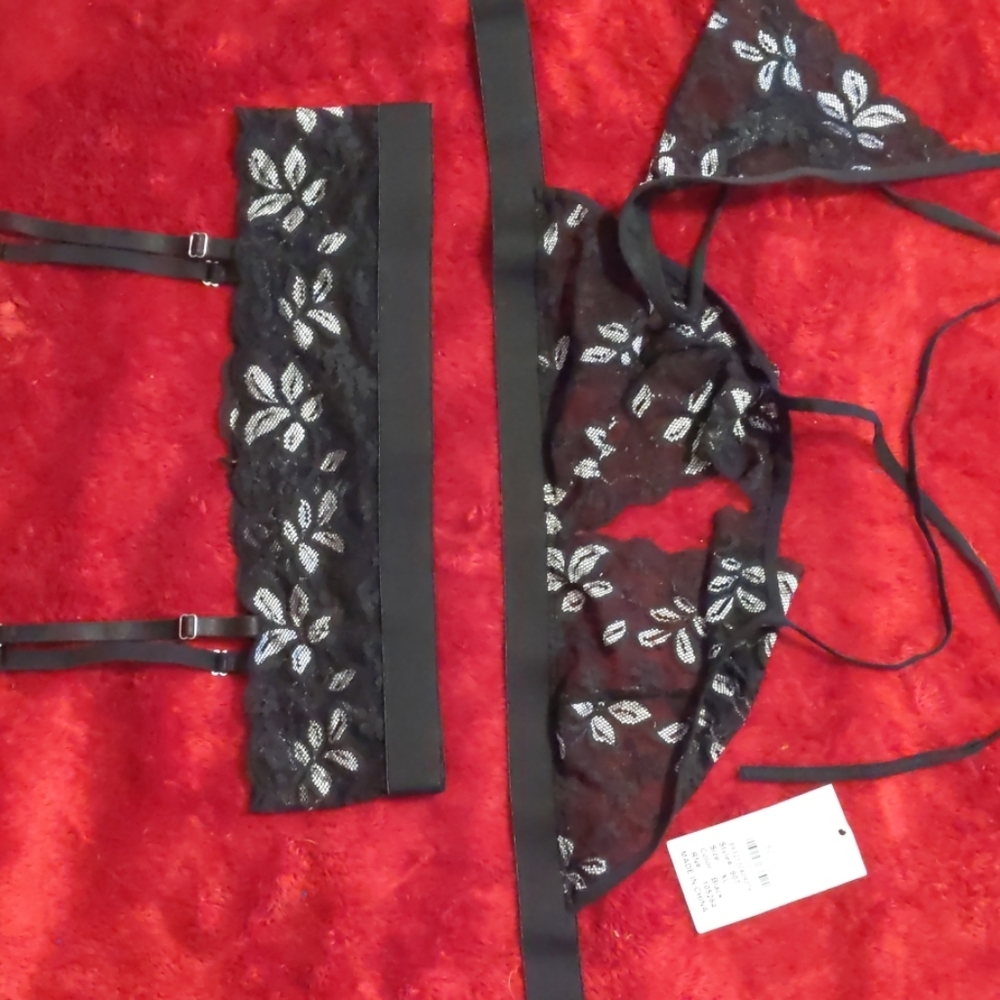 Women's 3 piece lace bralette set $10